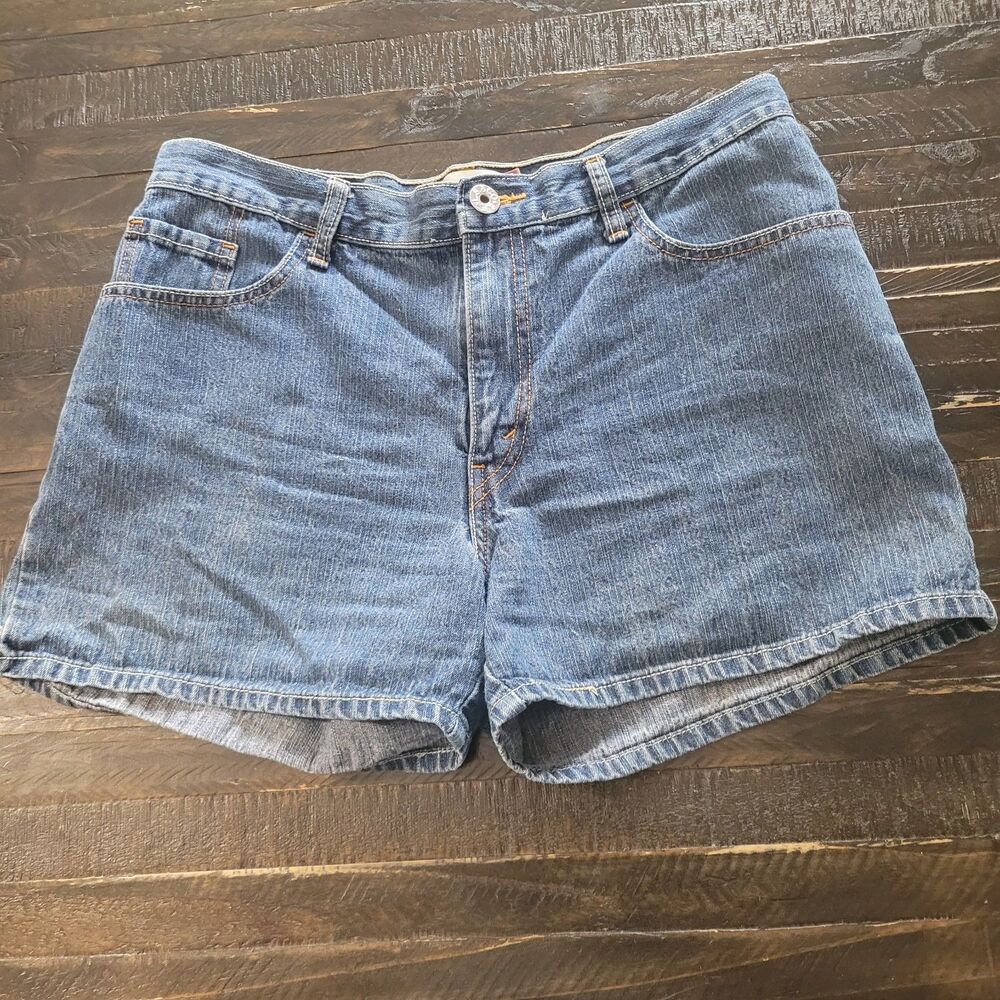 Levi’s Low Rise Boyfriend Denim Shorts Womens Size 15 Distressed Casual